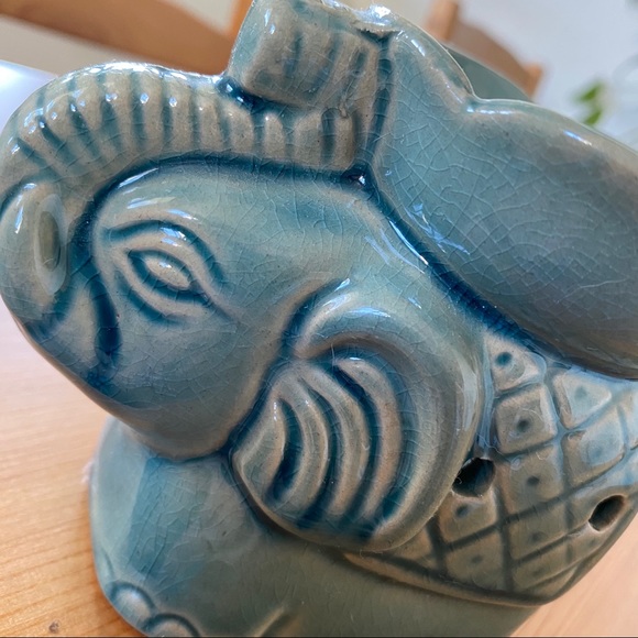 Handmade Elephant Oil Diffuser - Picture 6 of 7